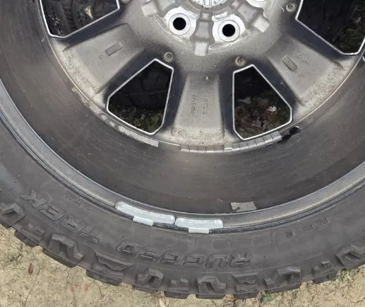 Wheel Weights for Aluminum Wheels: Why Choosing the Right Type Matters for Modern Wheel Balancing