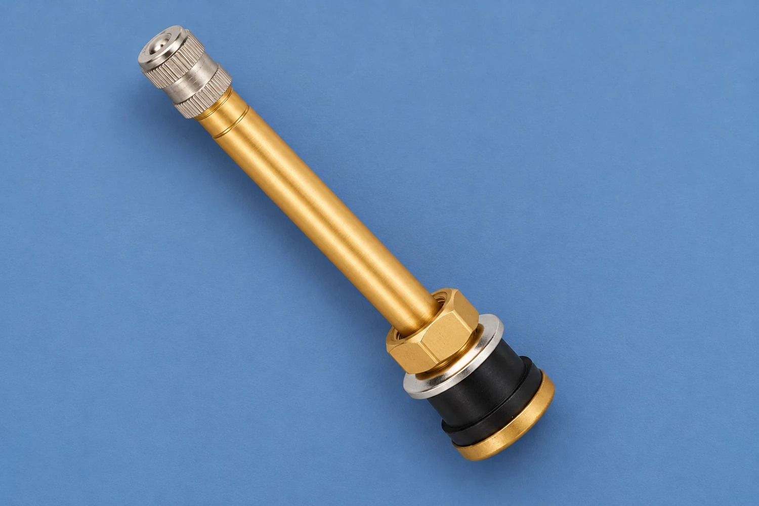 Which truck and bus tire valve details should buyers check?